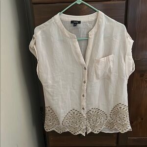 AUW White Sleeveless Blouse with Mandarin Collar and Embellished Design